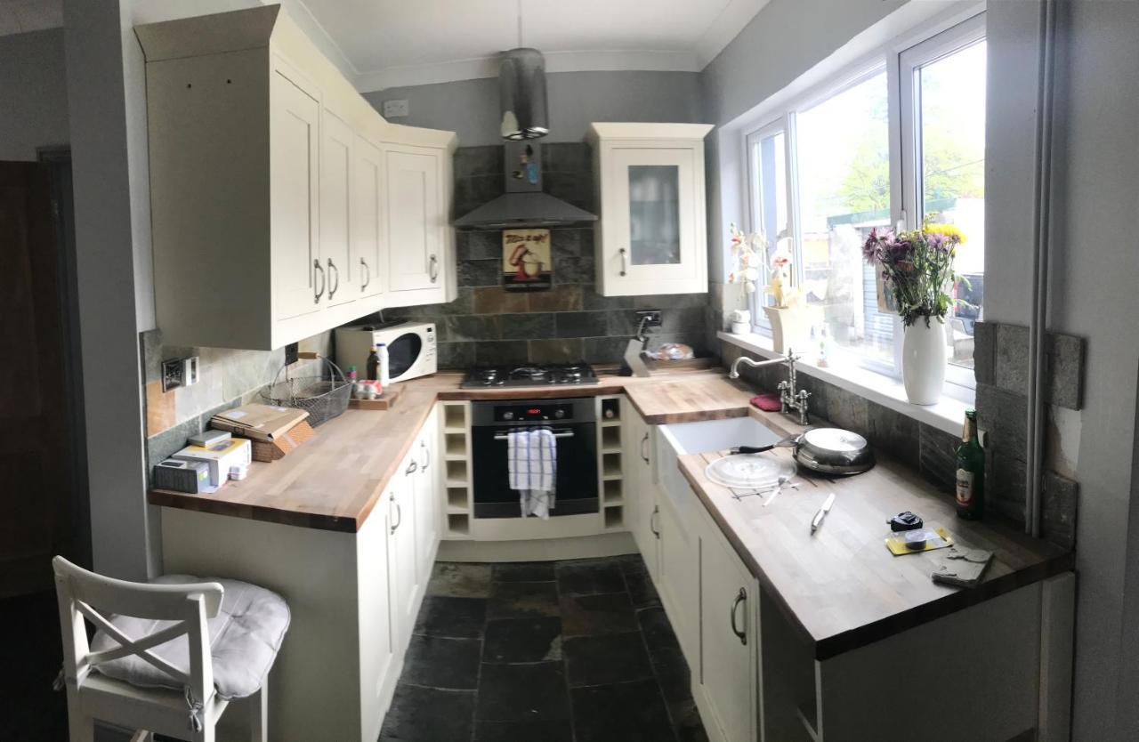 Charming 3 Bedroom House With A Warmth Character Glyn Neath Exteriör bild